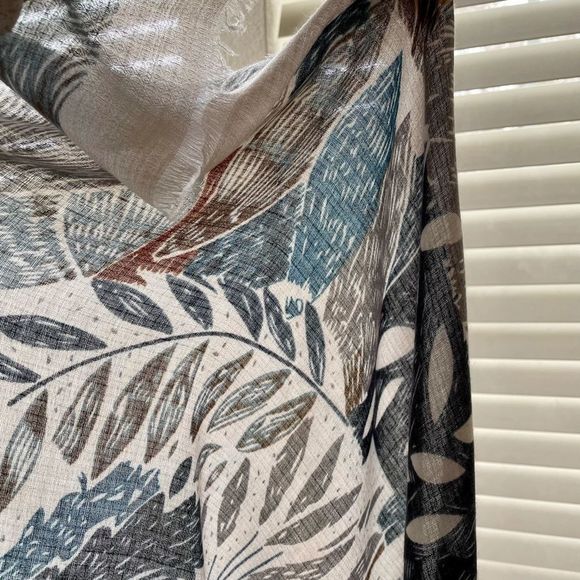 Oversized Square Lightweight Blanket Scarf, Artsy Floral Print, NWT, 53”… - Picture 14 of 14